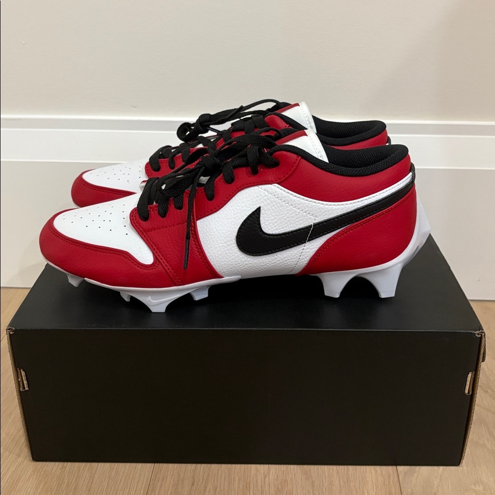 Brand New men’s 10.5 Jordan 1 Low cleats